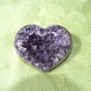 Amethyst-Herzen mit aktivierter SCHÖPFERKRAFT- und URVERTRAUEN-Energie