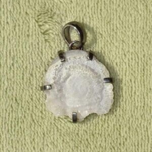 Chalcedonrosetten-Anhänger Nr. 1