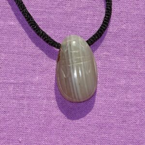 Scarabäus gebohrt mit Band – Achat