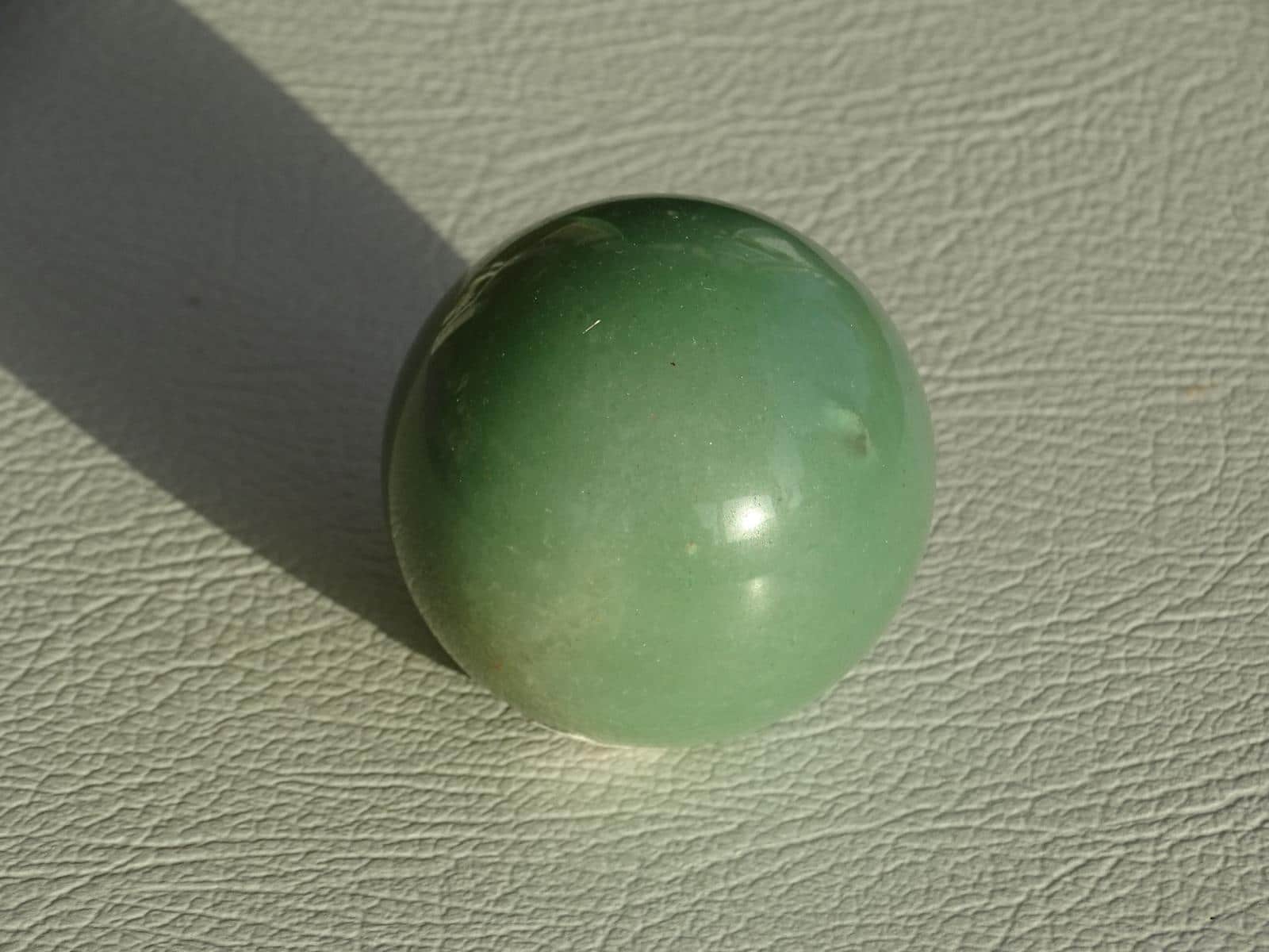 Aventurin-Kugel grün Ø 5 cm – Bild 2