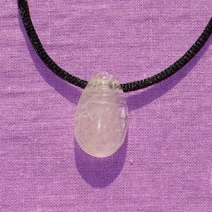 Scarabäus gebohrt mit Band – Bergkristall