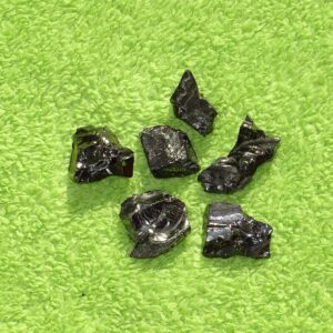 Edelschungit-Rohstein