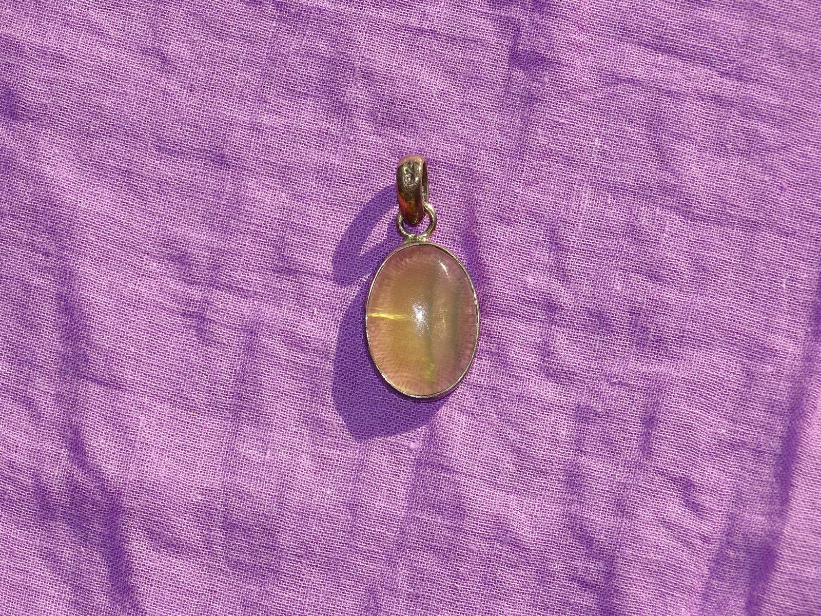 Fluorit-Anhänger Nr. 1 (gelb mit grün)