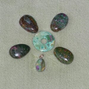 Fuchsit-Rubin - Wähle aus dem aktuellen Sortiment!