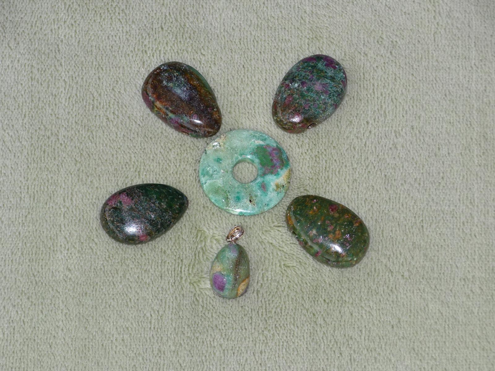 Fuchsit-Rubin - Wähle aus dem aktuellen Sortiment!