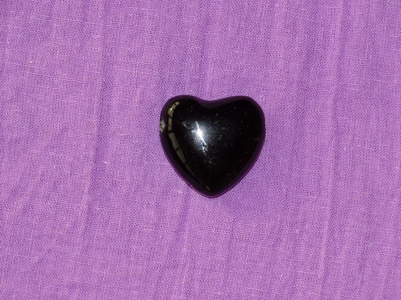 Gagat-Herz (gebohrt)