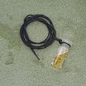 Gold-Fläschchen mit Band