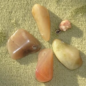 Grossular - Wähle aus dem aktuellen Sortiment!