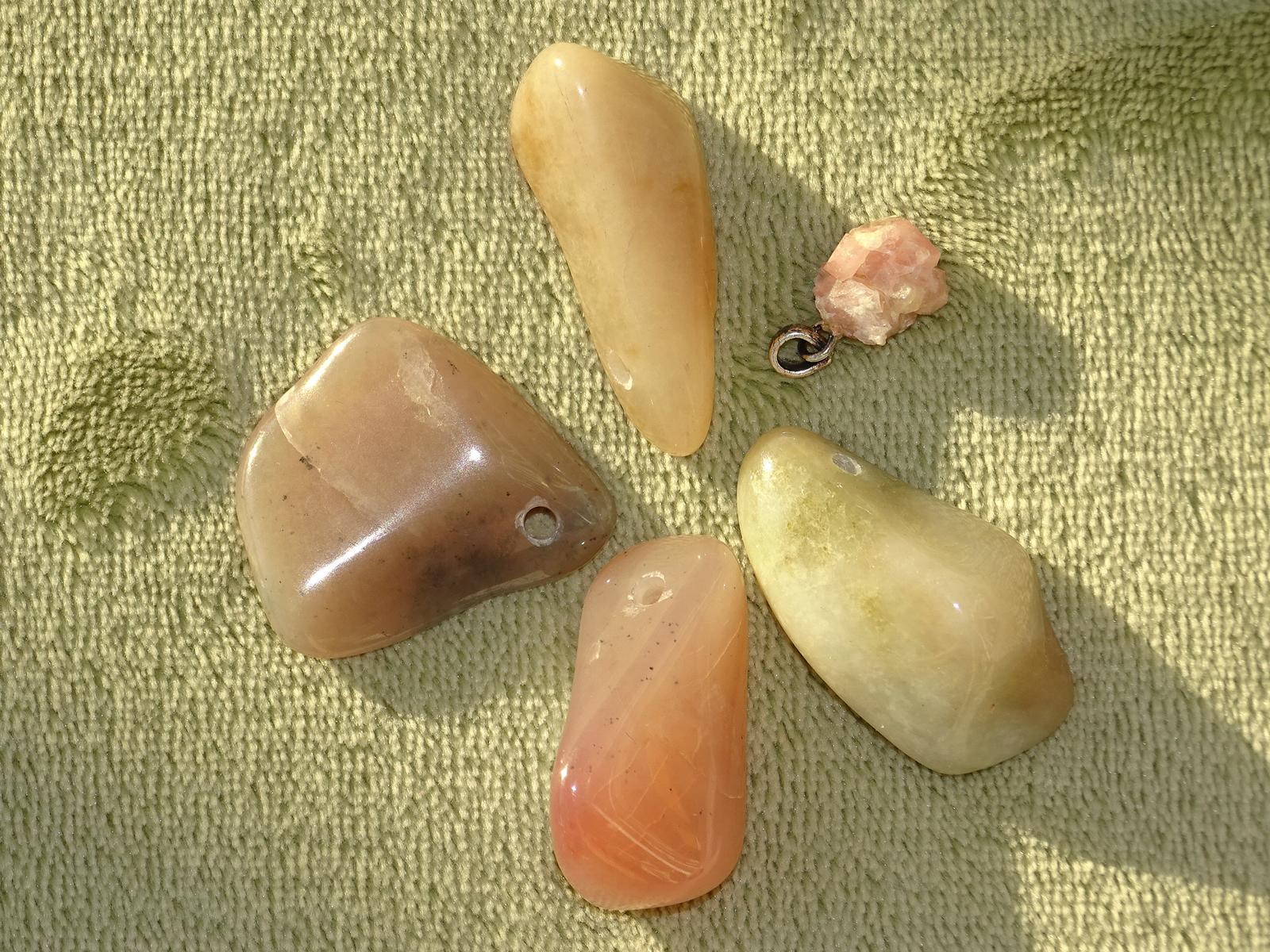 Grossular - Wähle aus dem aktuellen Sortiment!