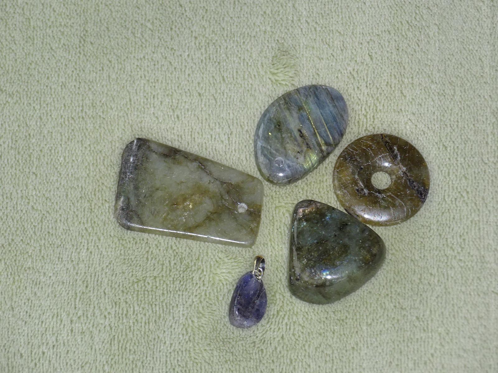 Labradorit - Wähle aus dem aktuellen Sortiment!