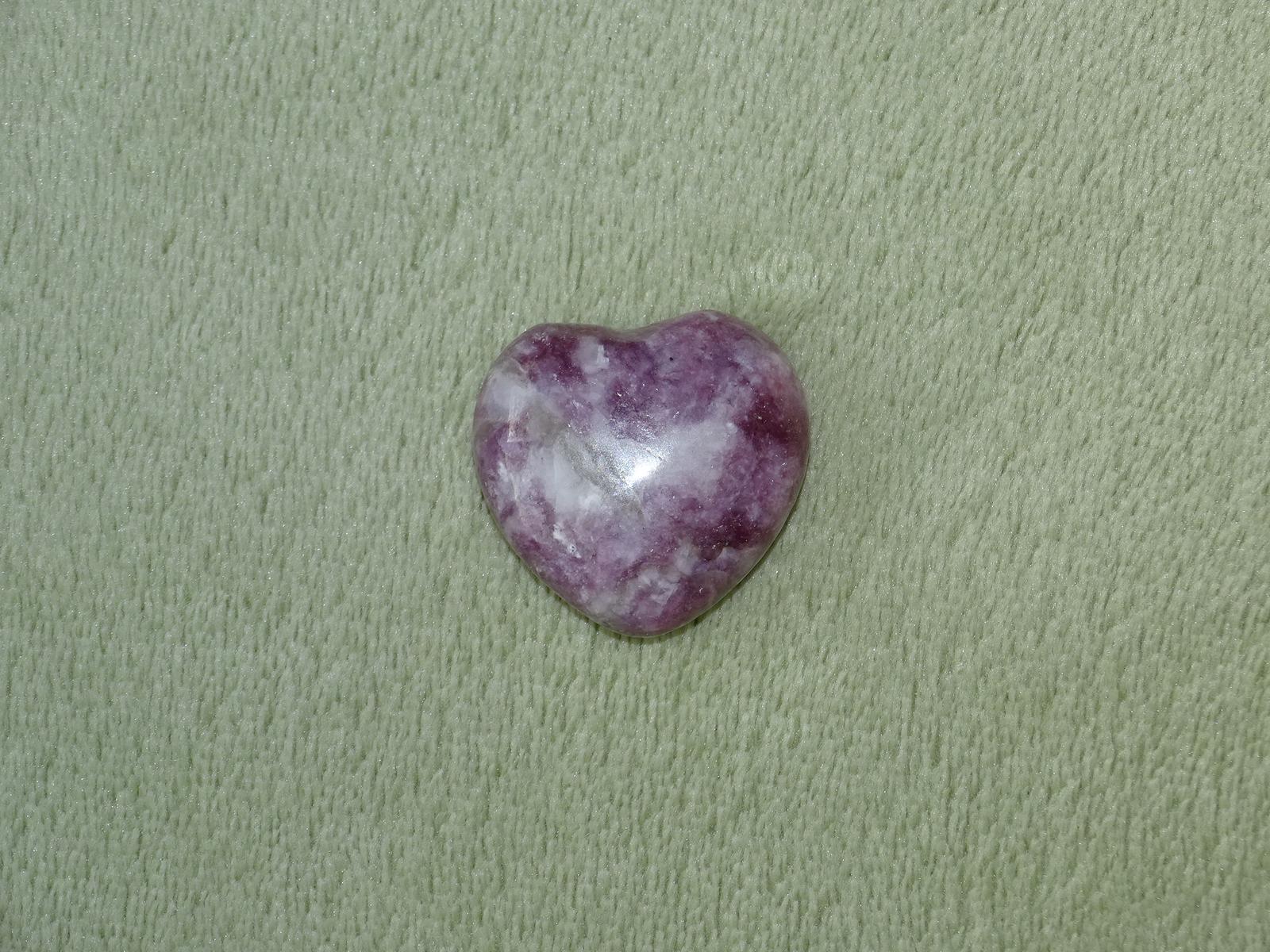 Lepidolith-Herz (ungebohrt) – Bild 4