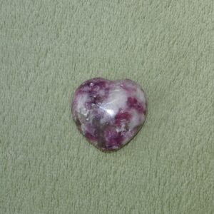 Lepidolith-Herz (ungebohrt)