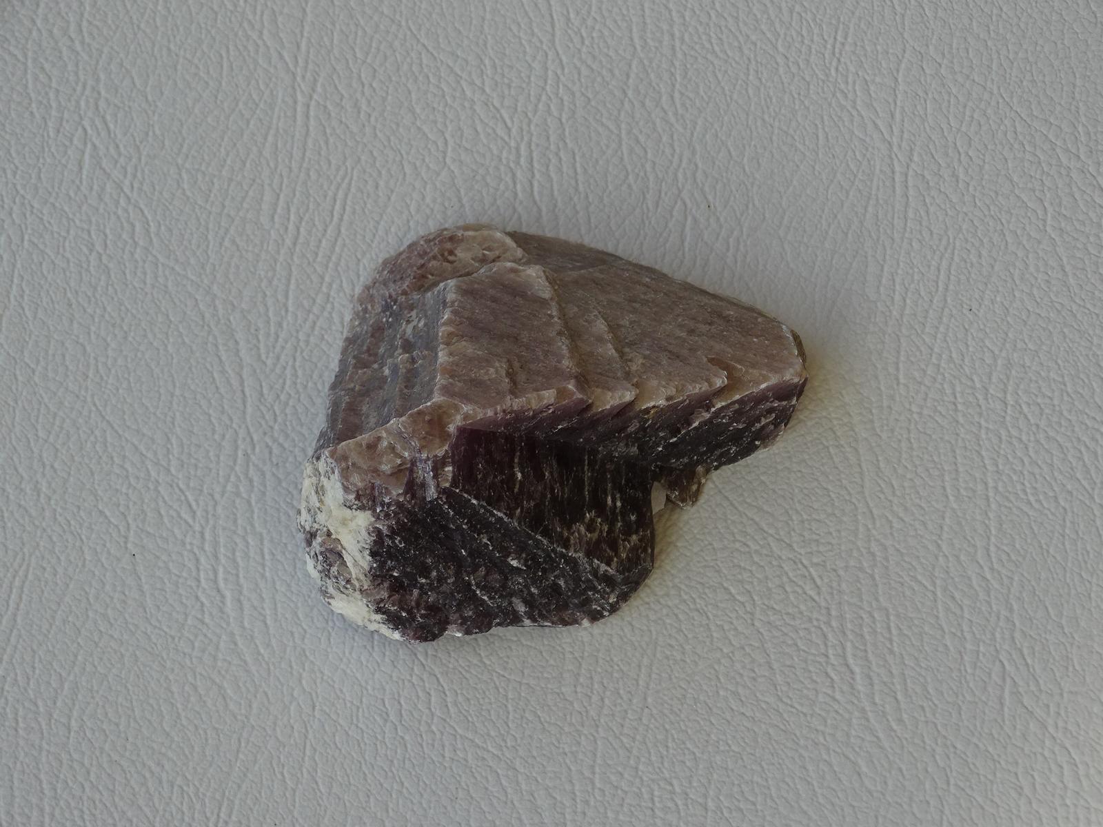 Lepidolith Rohstein Nr. 1