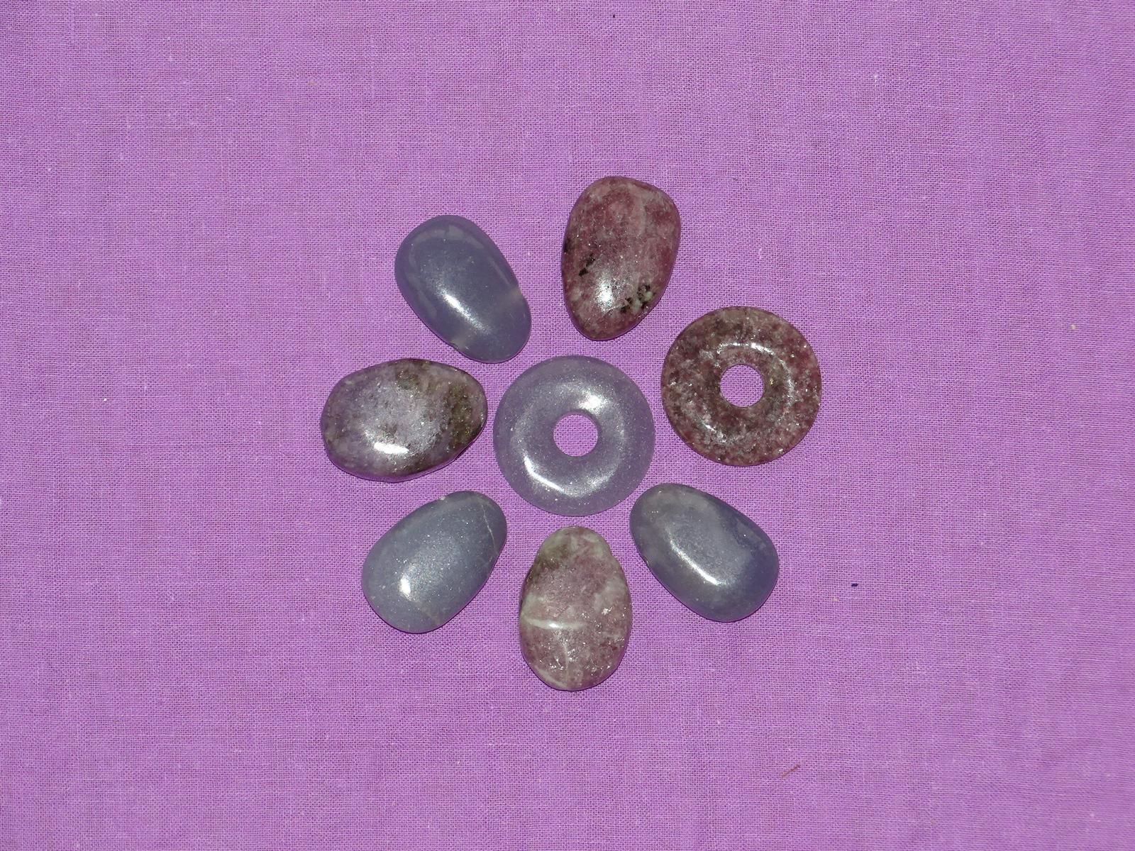 Lepidolith - Wähle aus dem aktuellen Sortiment!