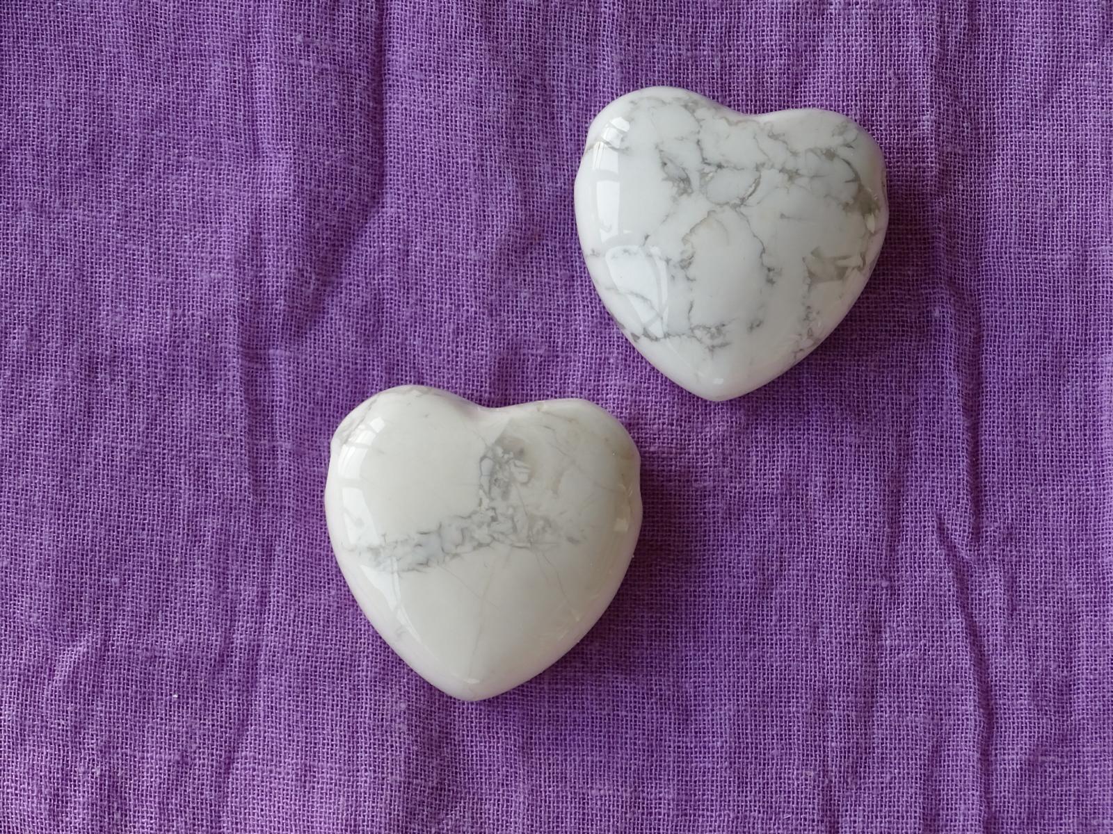 Magnesit-Herz (gebohrt)