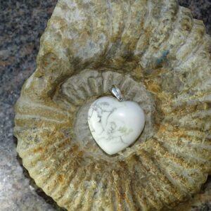 Herz-Anhänger Magnesit