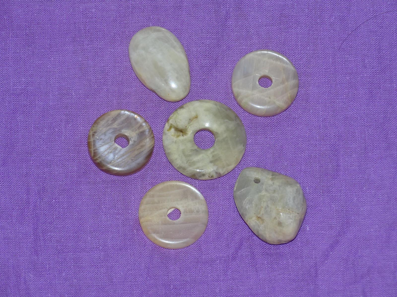 Mondstein - Wähle aus dem aktuellen Sortiment!