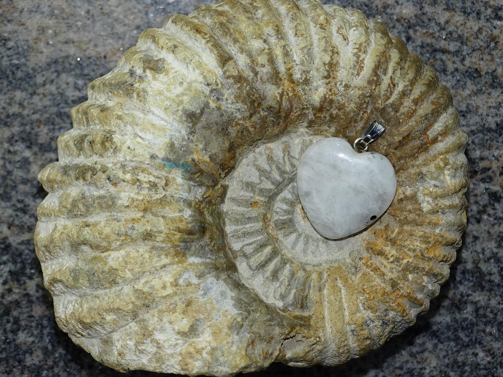 Herz-Anhänger Mondstein – Bild 2