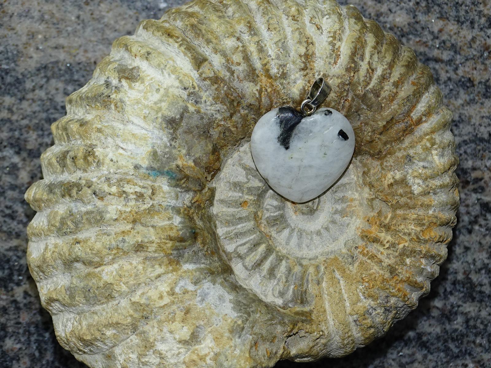 Herz-Anhänger Mondstein – Bild 3