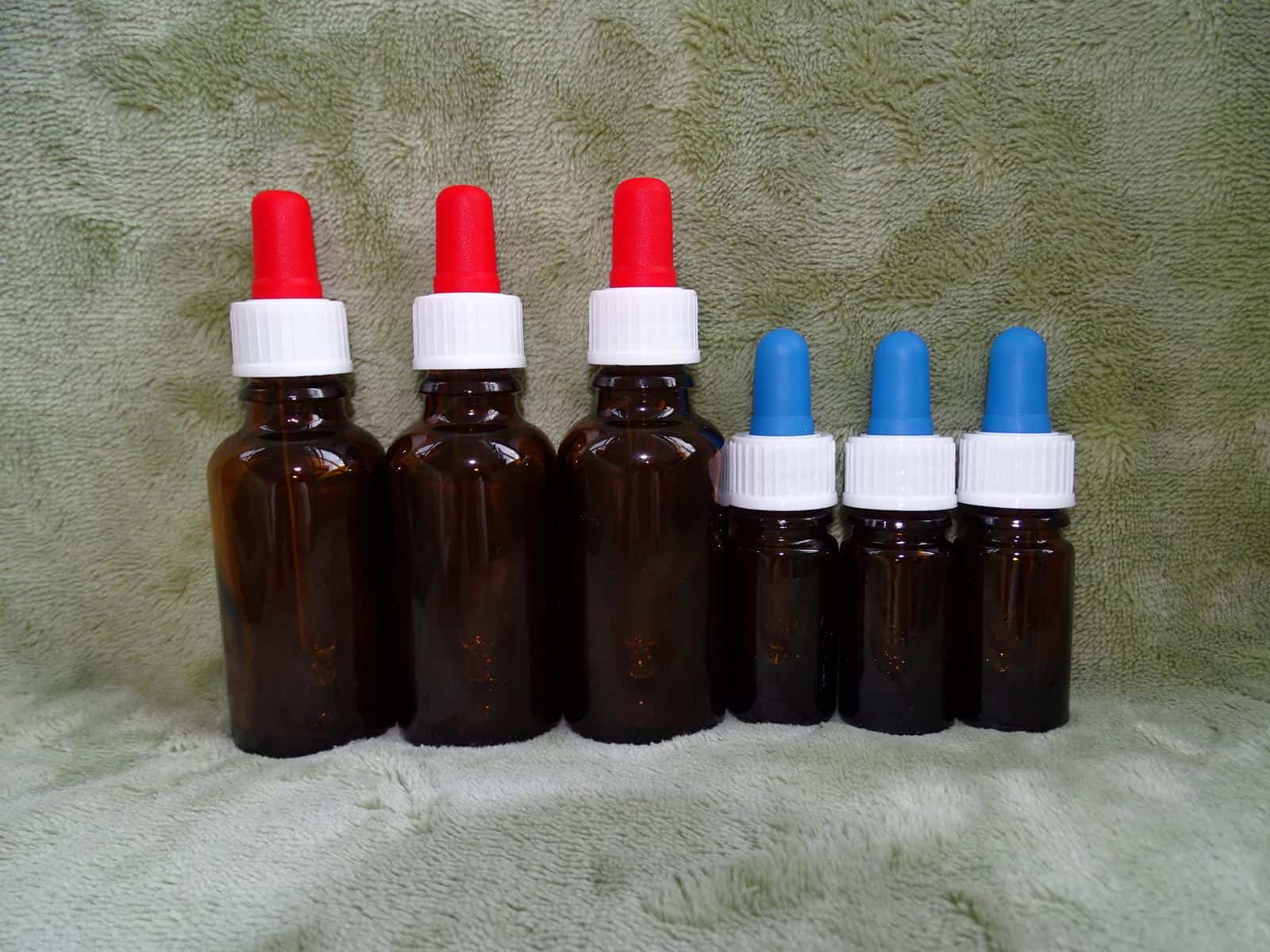 3 Stück Pipettenflaschen à 30 ml und 3 Stück à 5 ml