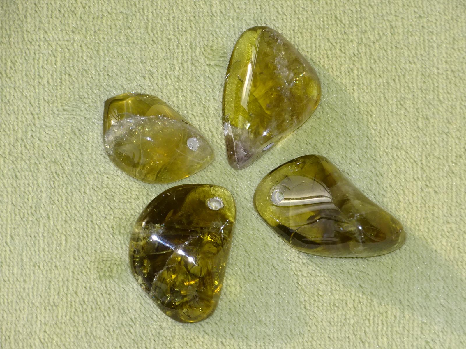 Prasiolith - Wähle aus dem aktuellen Sortiment!