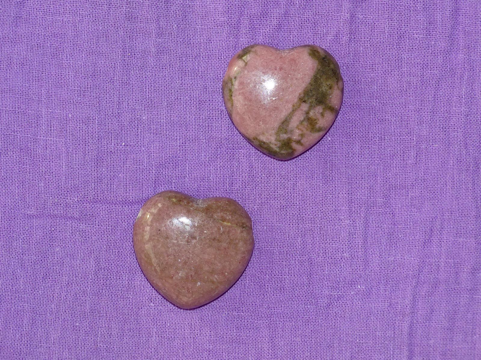 Rhodonit-Herz (gebohrt)