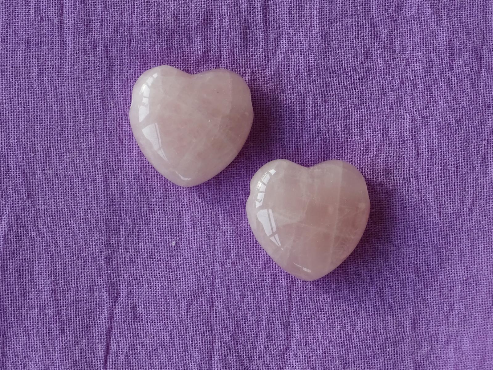 Rosenquarz-Herz (gebohrt)
