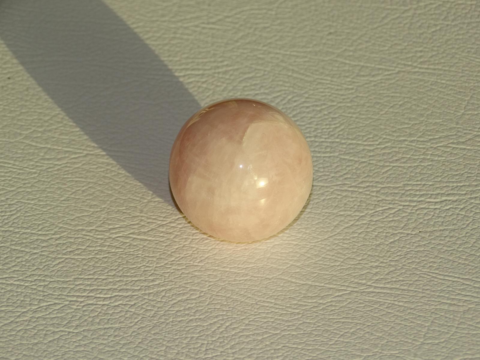 Rosenquarz-Kugel Ø 4 cm – Bild 3