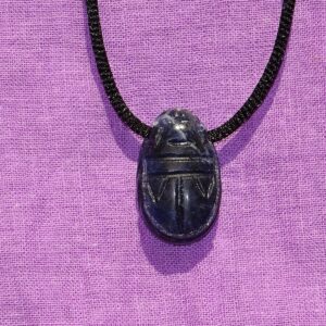 Scarabäus gebohrt mit Band – Sodalith