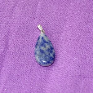 Sodalith-Anhänger in Tropfenform