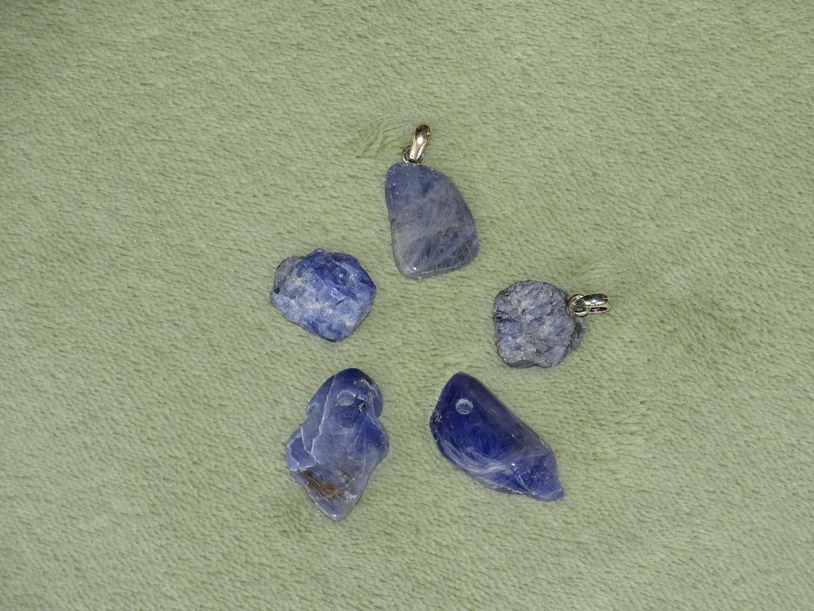 Tansanit - Wähle aus dem aktuellen Sortiment!