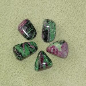 Zoisit-Rubin - Wähle aus dem aktuellen Sortiment!