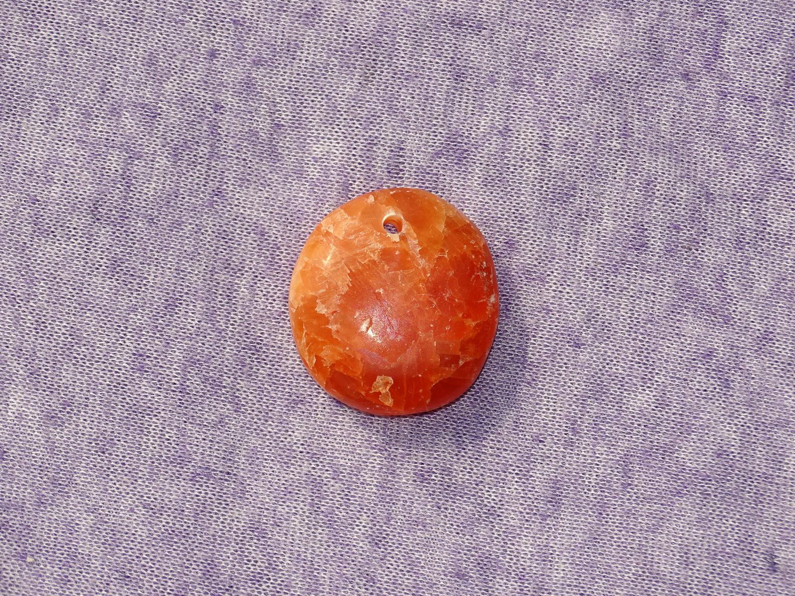 Alabaster (Gips) Flachstein gebohrt Nr. 3