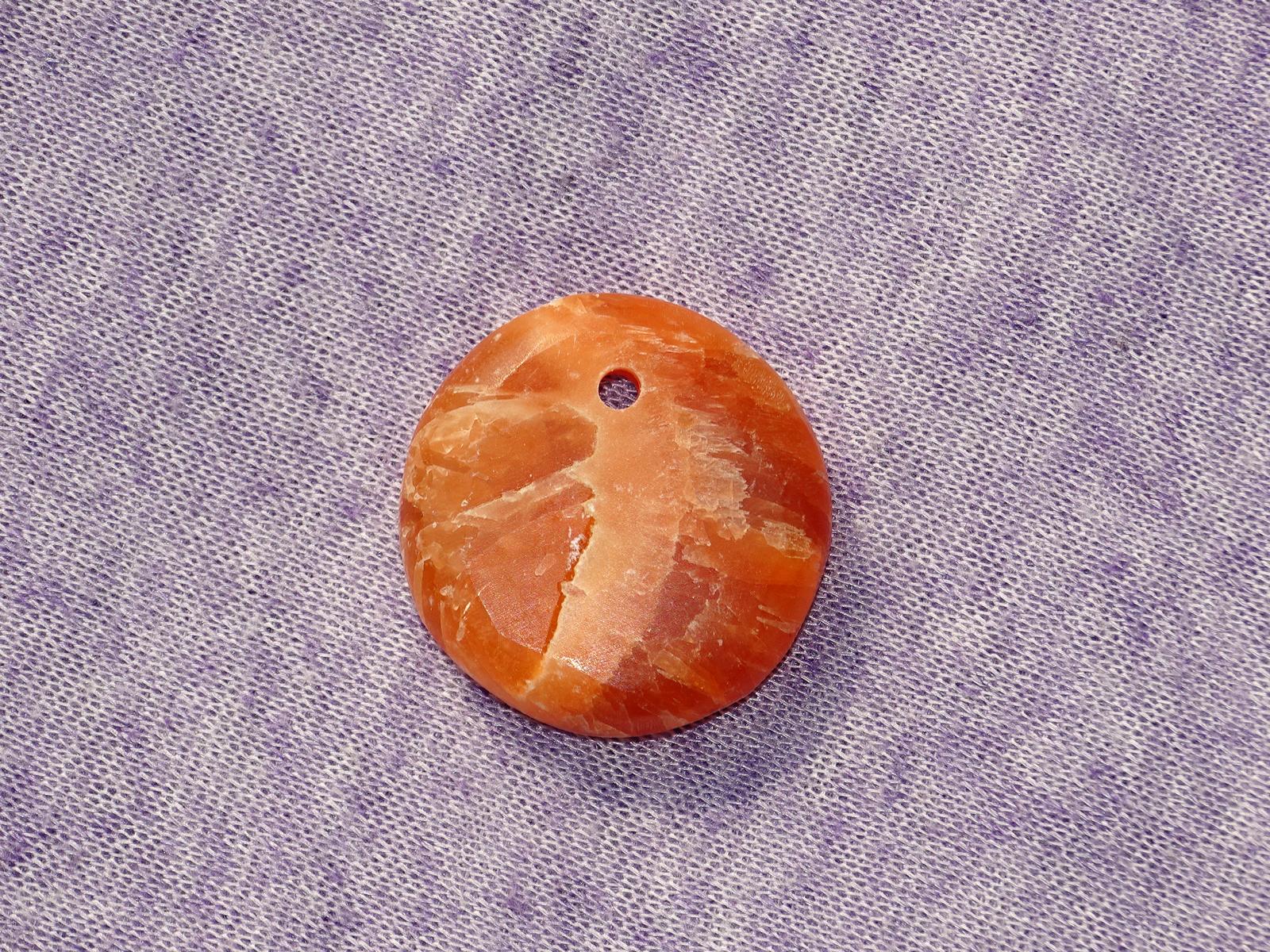 Alabaster (Gips) Flachstein gebohrt Nr. 4