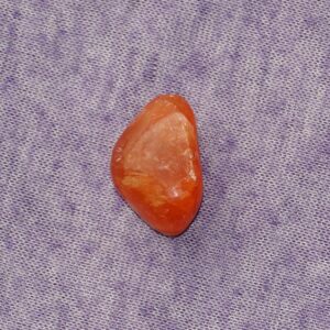 Alabaster (Gips) Trommelstein gebohrt Nr. 1