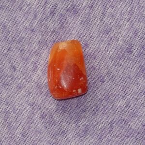 Alabaster (Gips) Trommelstein gebohrt Nr. 2