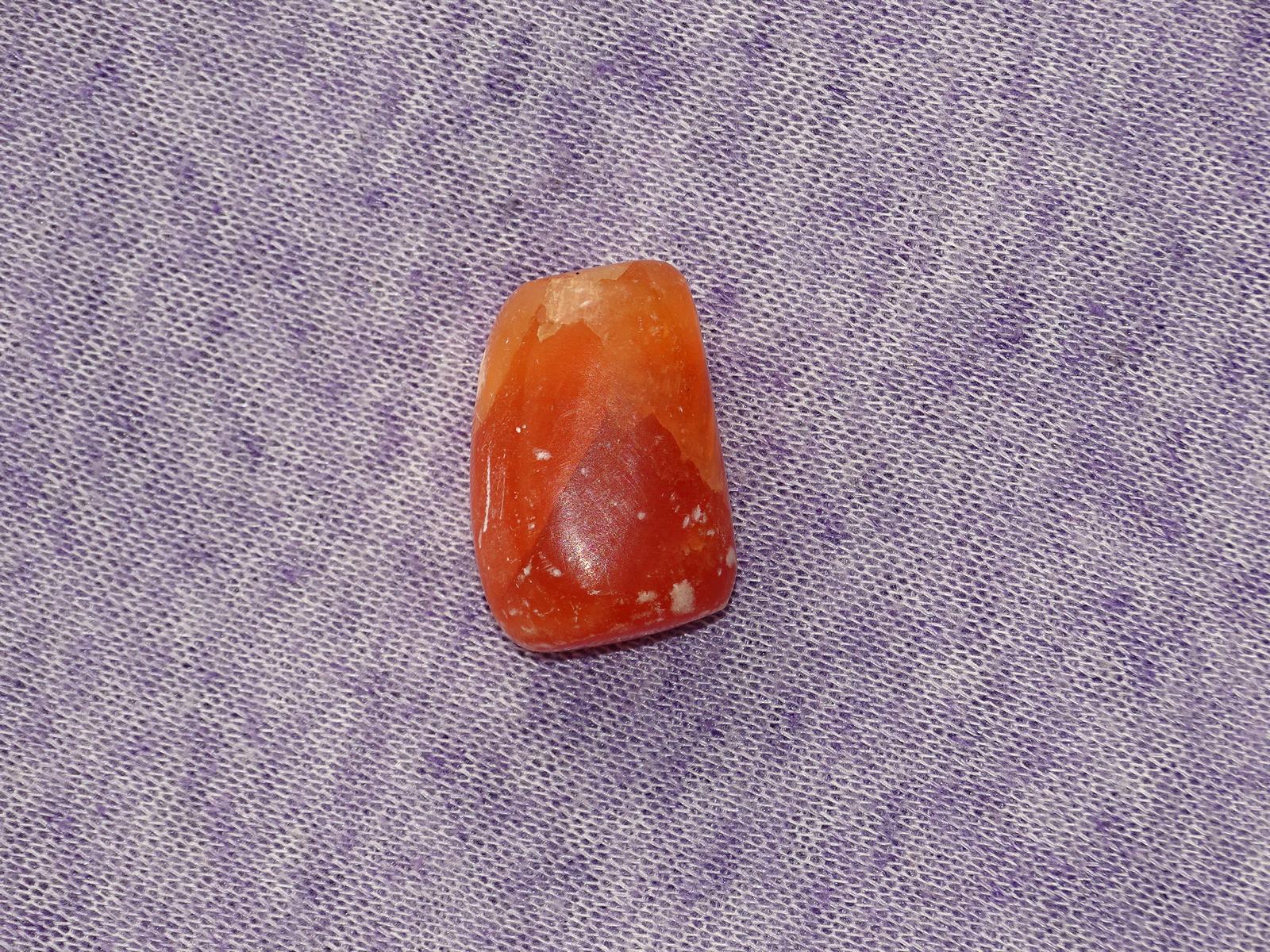 Alabaster (Gips) Trommelstein gebohrt Nr. 2