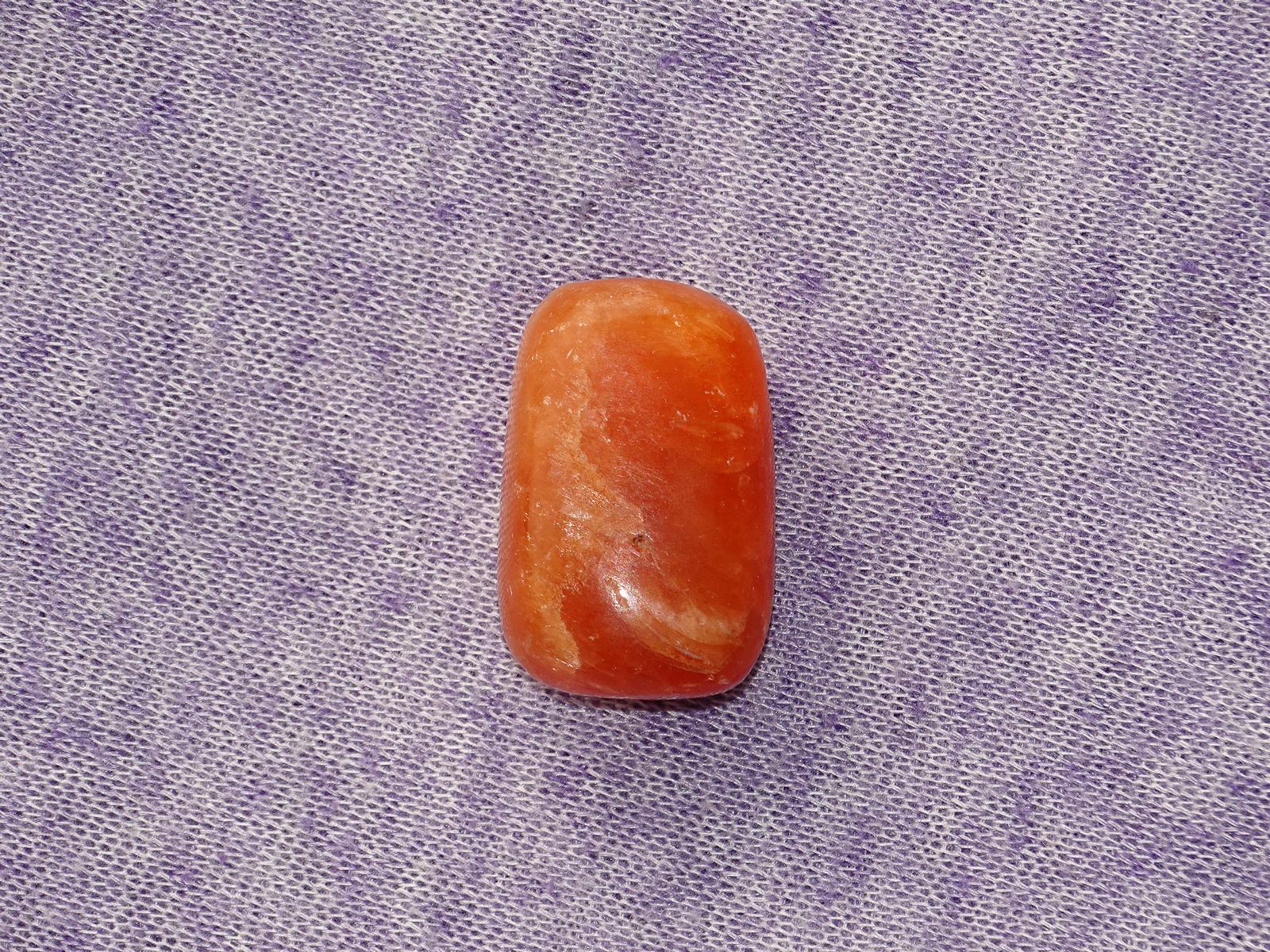 Alabaster (Gips) Trommelstein gebohrt Nr. 3