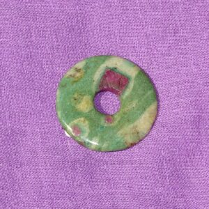 Fuchsit-Rubin-Donut Nr. 6