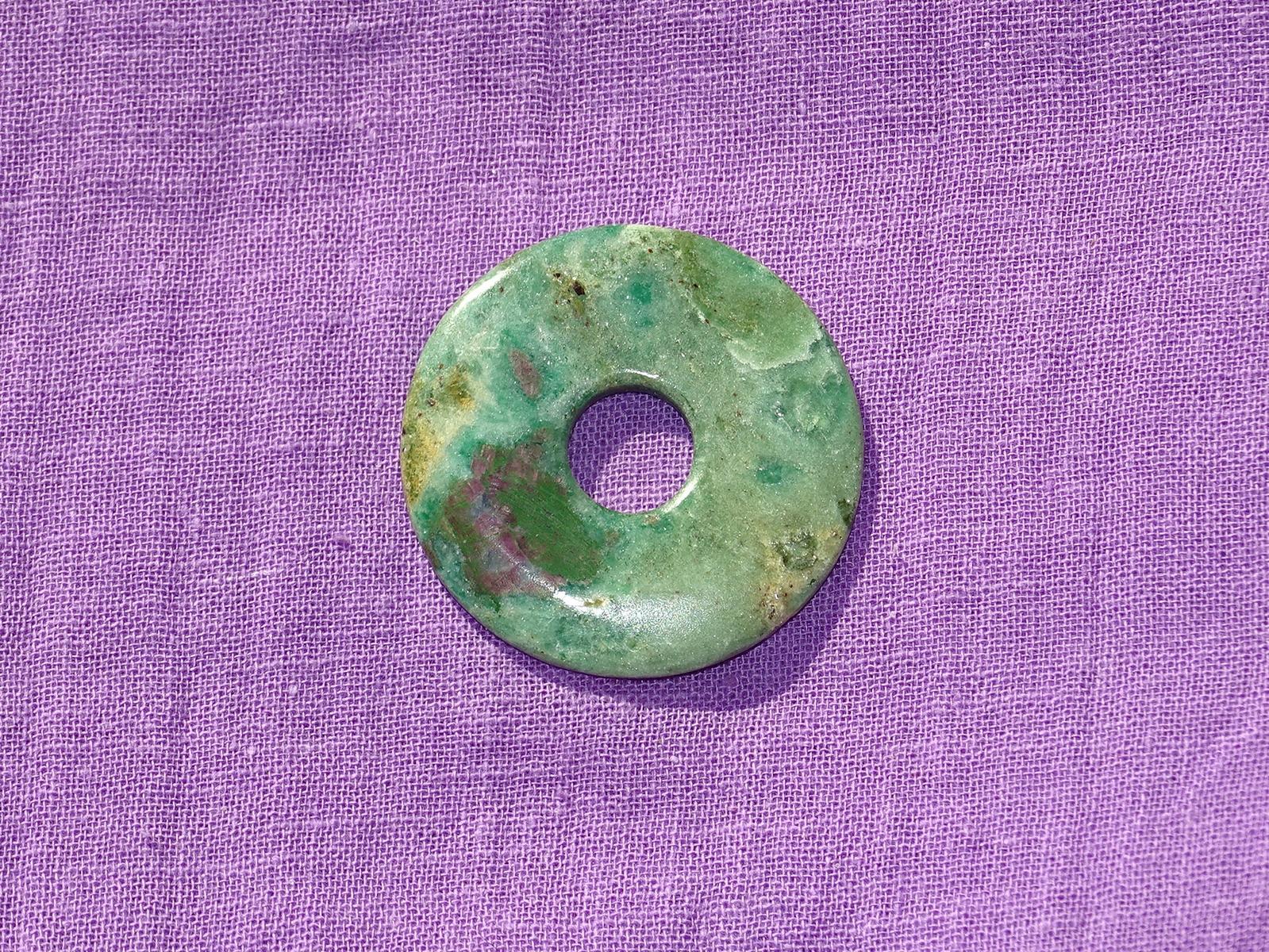 Fuchsit-Rubin-Donut Nr. 1