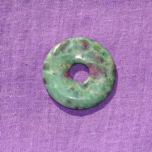 Fuchsit-Rubin-Donut Nr. 2