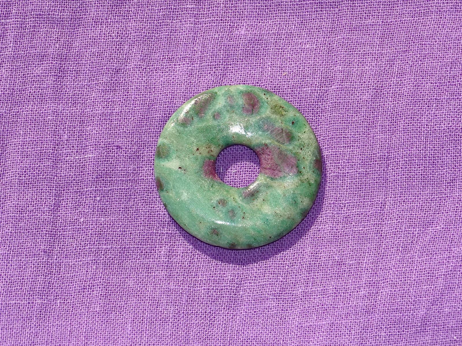 Fuchsit-Rubin-Donut Nr. 2