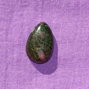 Fuchsit-Rubin gebohrt Nr. 4