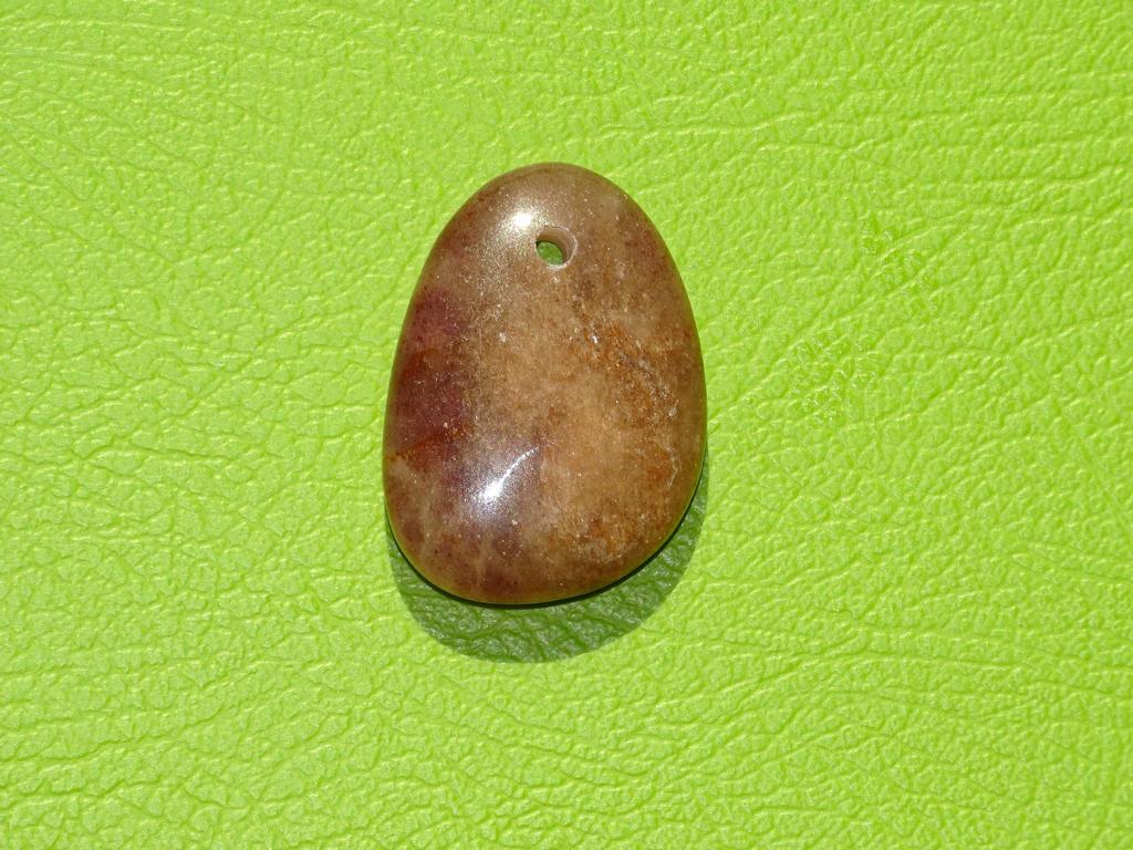 Erdbeerquarz gebohrt Nr. 4