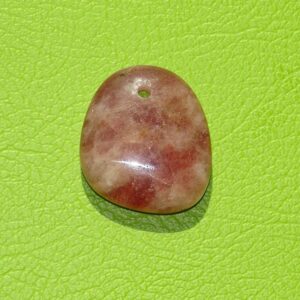 Erdbeerquarz gebohrt Nr. 5