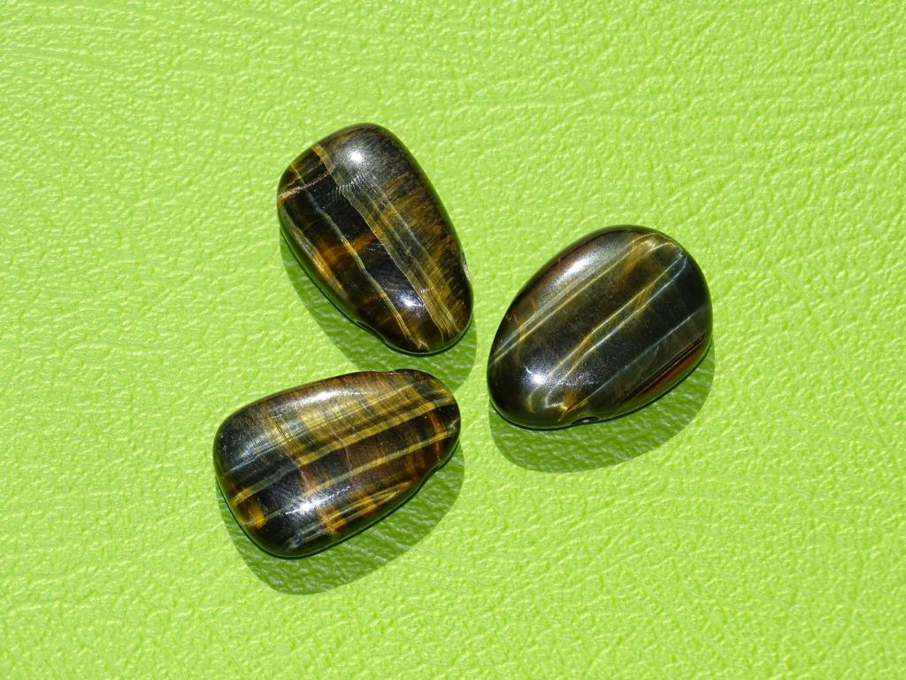 Falkenauge-Tropfen gebohrt