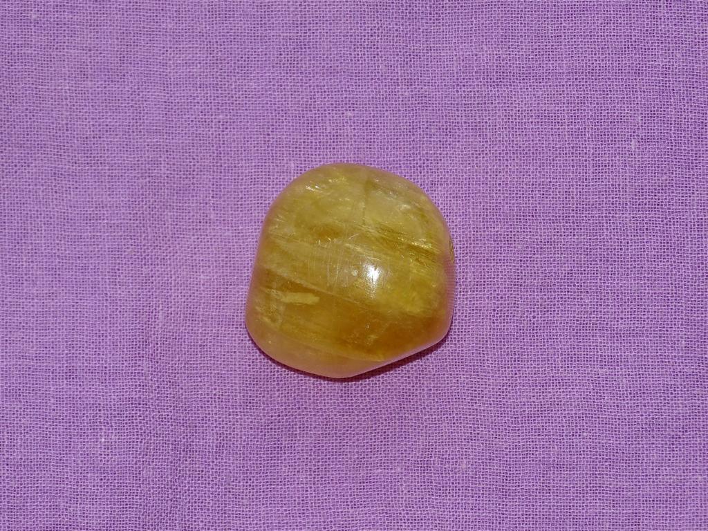 Fluorit gelb (gebohrt) Nr. 6