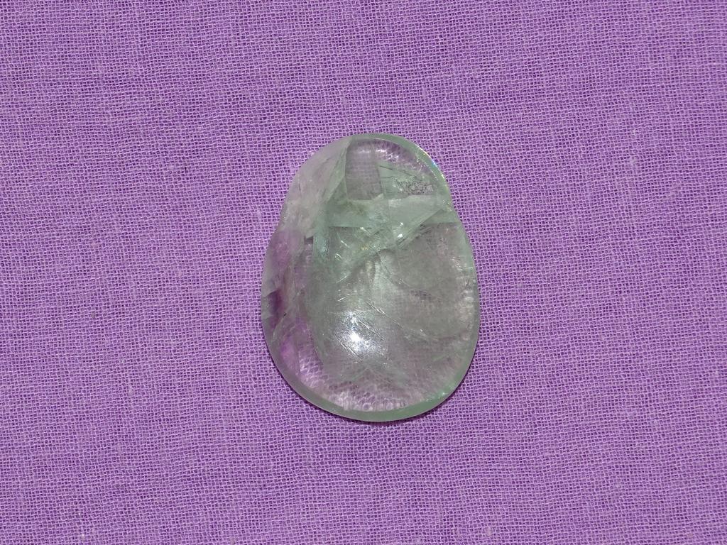 Fluorit grün/violett - Regenbogenfluorit (gebohrt) Nr. 1