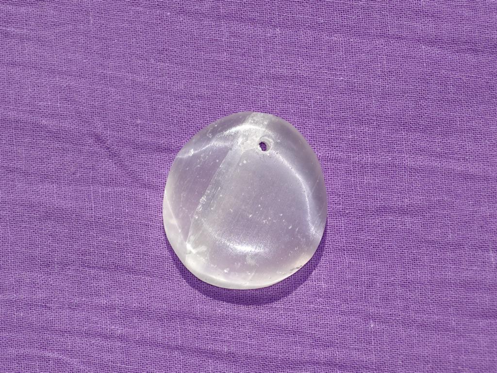 Selenit-Flachstein gebohrt Nr. 1