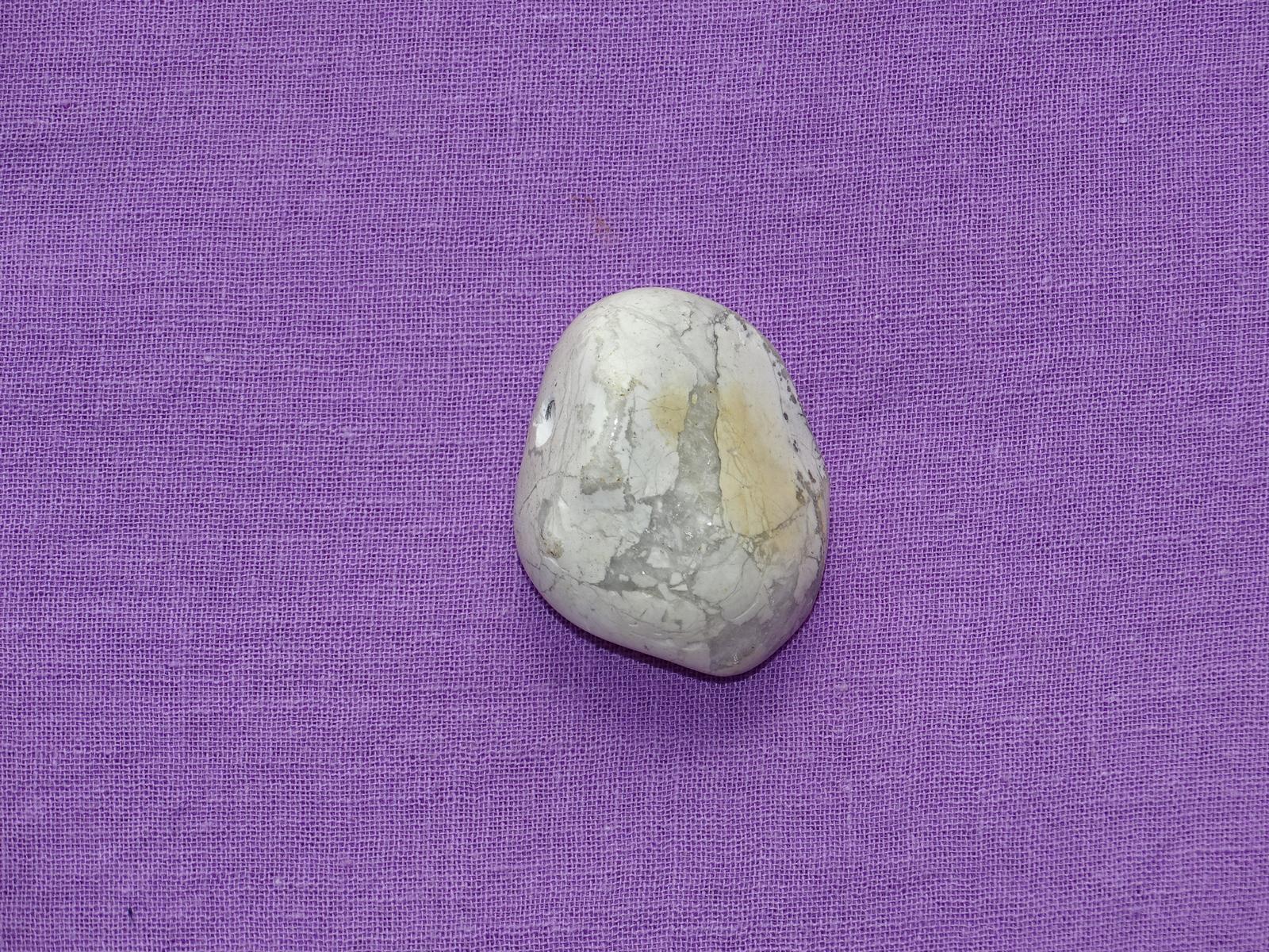 Australischer Amulettstein gebohrt Nr. 1